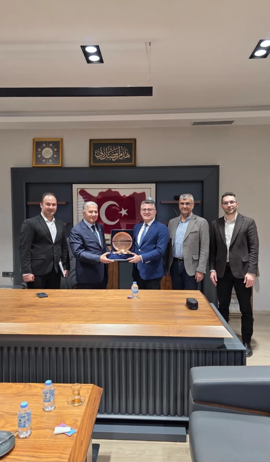 KOSGEB Gaziantep İl Müdürü Dr. Muhammed Paksoy'a plaket takdimi - Türev